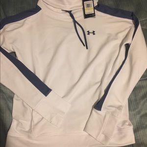 Women’s Under Armour cowl shirt size Medium